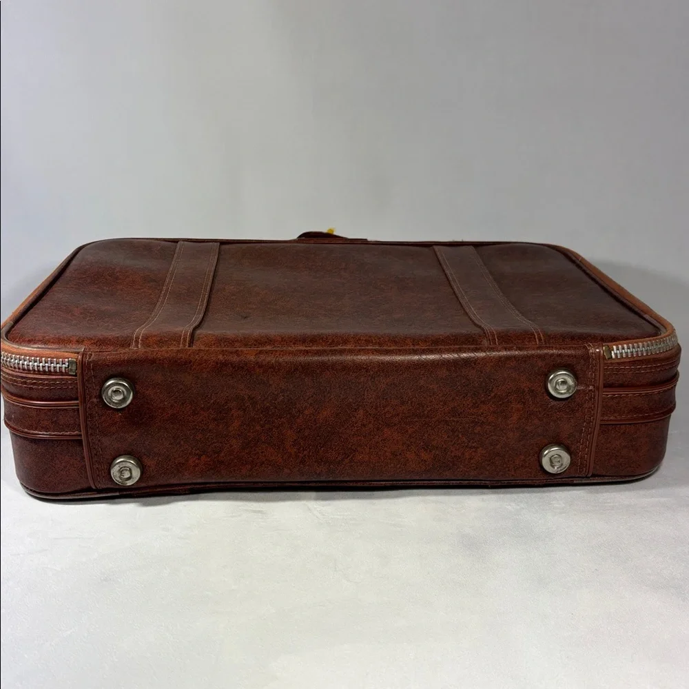 Vintage Brown Leather Luggage 19”x14” Peter’s Bag Corp**